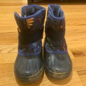 DINO PRINT. Toddler boy snow boots. The Children’s place brand. Size 10.
